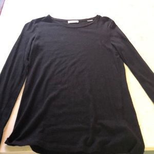 Long sleeve, comfy black top